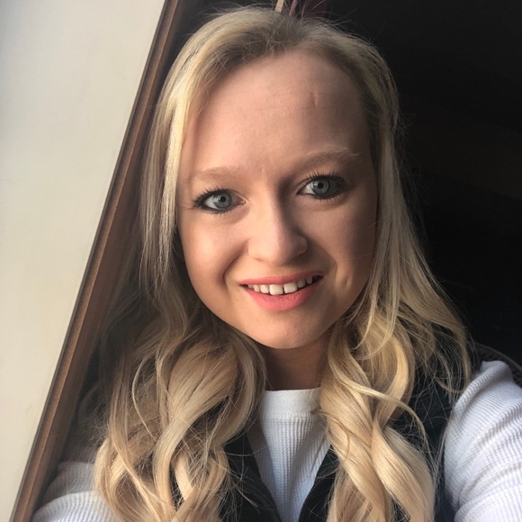 Meet your Posher, Kelsey - Picture 1 of 1